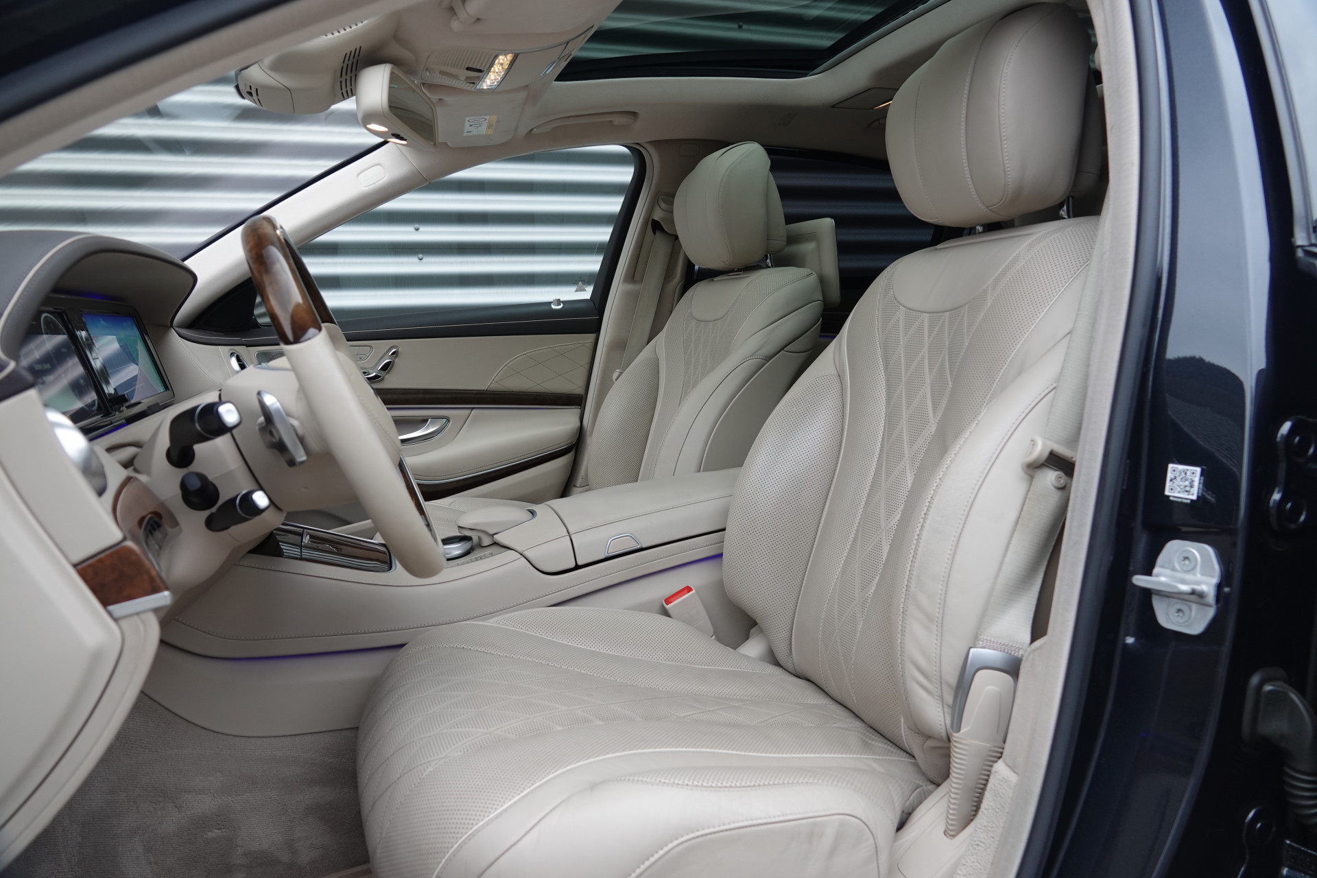 tweedehands Mercedes-Benz S-Klasse 500 Lang Edition 1 | Pano | Chauffeurspakket | NightVision | Burmester | Massage |  – beschikbaar bij Van de Velde Auto’s
