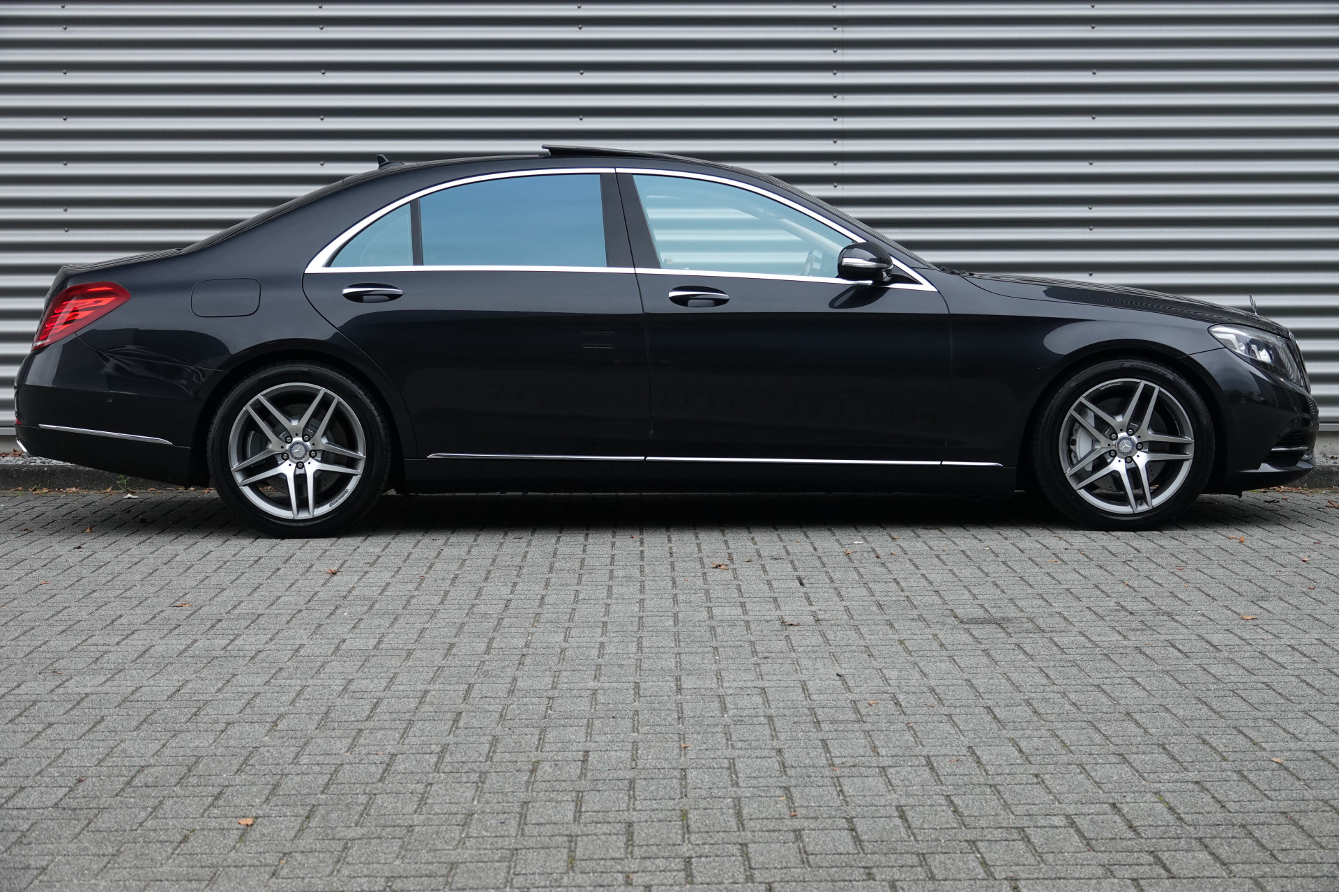 tweedehands Mercedes-Benz S-Klasse 500 Lang Edition 1 | Pano | Chauffeurspakket | NightVision | Burmester | Massage |  – beschikbaar bij Van de Velde Auto’s