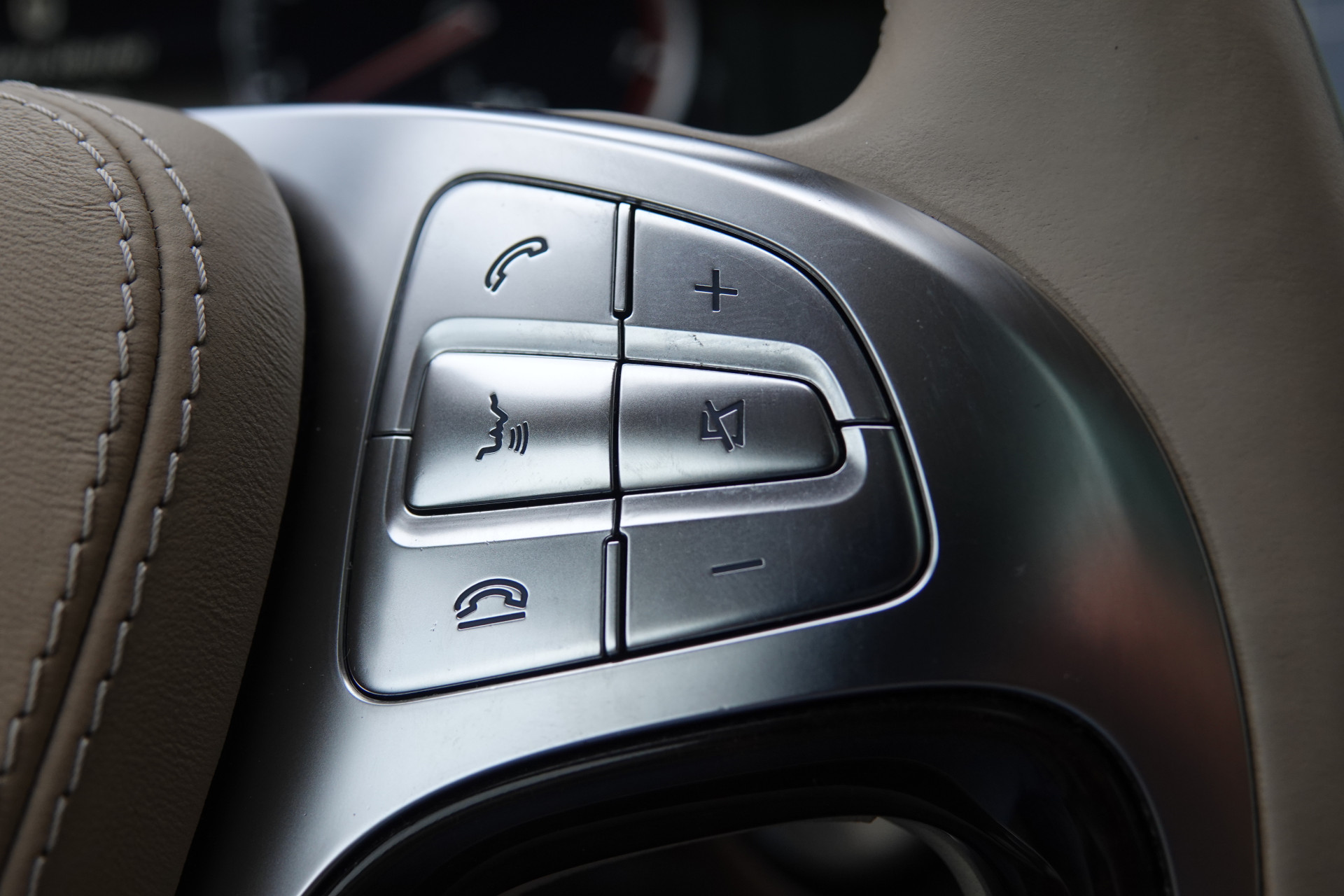 tweedehands Mercedes-Benz S-Klasse 500 Lang Edition 1 | Pano | Chauffeurspakket | NightVision | Burmester | Massage |  – beschikbaar bij Van de Velde Auto’s