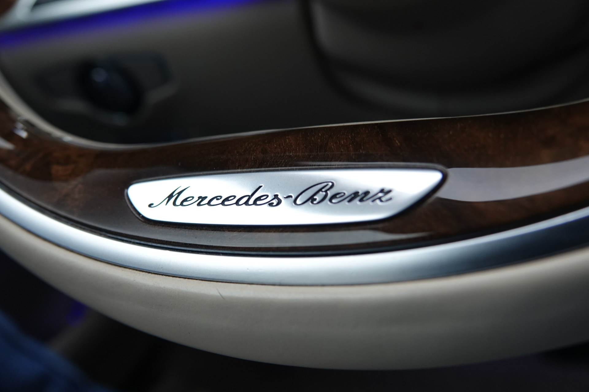 tweedehands Mercedes-Benz S-Klasse 500 Lang Edition 1 | Pano | Chauffeurspakket | NightVision | Burmester | Massage |  – beschikbaar bij Van de Velde Auto’s