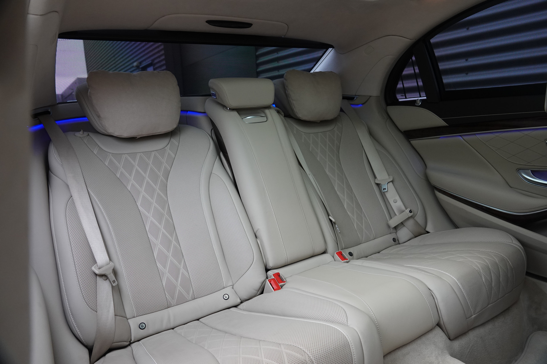 tweedehands Mercedes-Benz S-Klasse 500 Lang Edition 1 | Pano | Chauffeurspakket | NightVision | Burmester | Massage |  – beschikbaar bij Van de Velde Auto’s