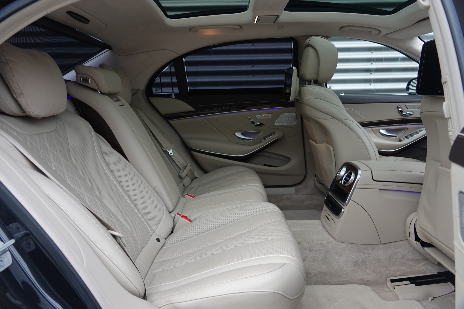 tweedehands Mercedes-Benz S-Klasse 500 Lang Edition 1 | Pano | Chauffeurspakket | NightVision | Burmester | Massage |  – beschikbaar bij Van de Velde Auto’s