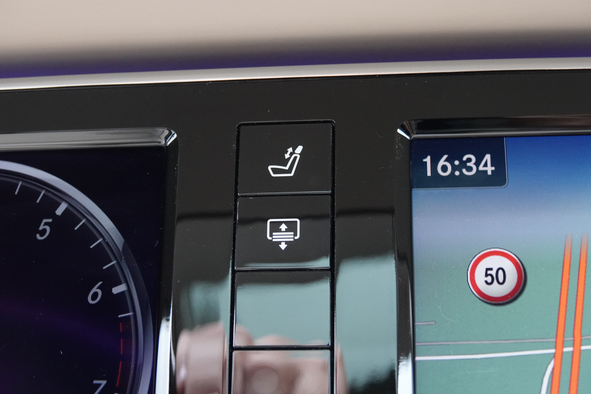 tweedehands Mercedes-Benz S-Klasse 500 Lang Edition 1 | Pano | Chauffeurspakket | NightVision | Burmester | Massage |  – beschikbaar bij Van de Velde Auto’s