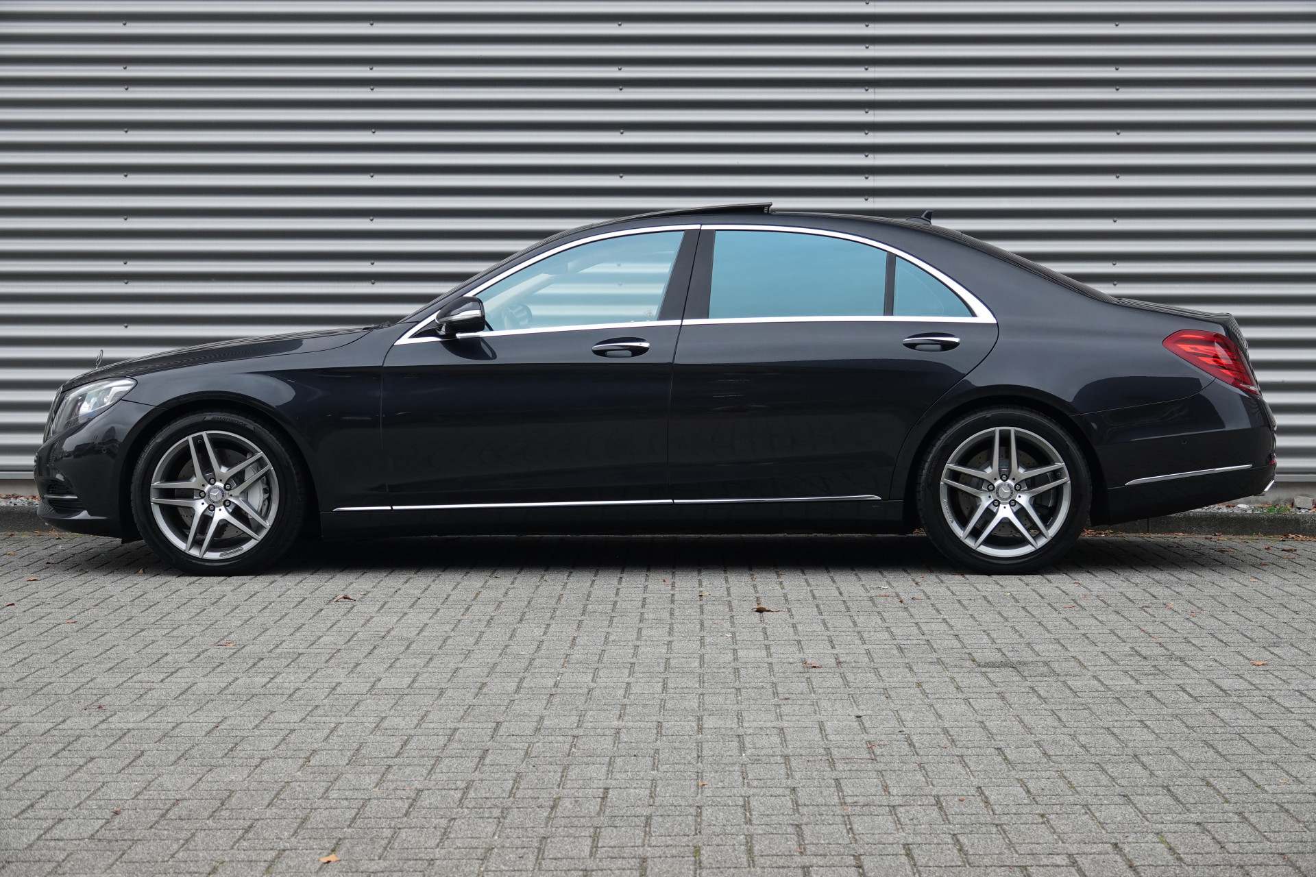 tweedehands Mercedes-Benz S-Klasse 500 Lang Edition 1 | Pano | Chauffeurspakket | NightVision | Burmester | Massage |  – beschikbaar bij Van de Velde Auto’s