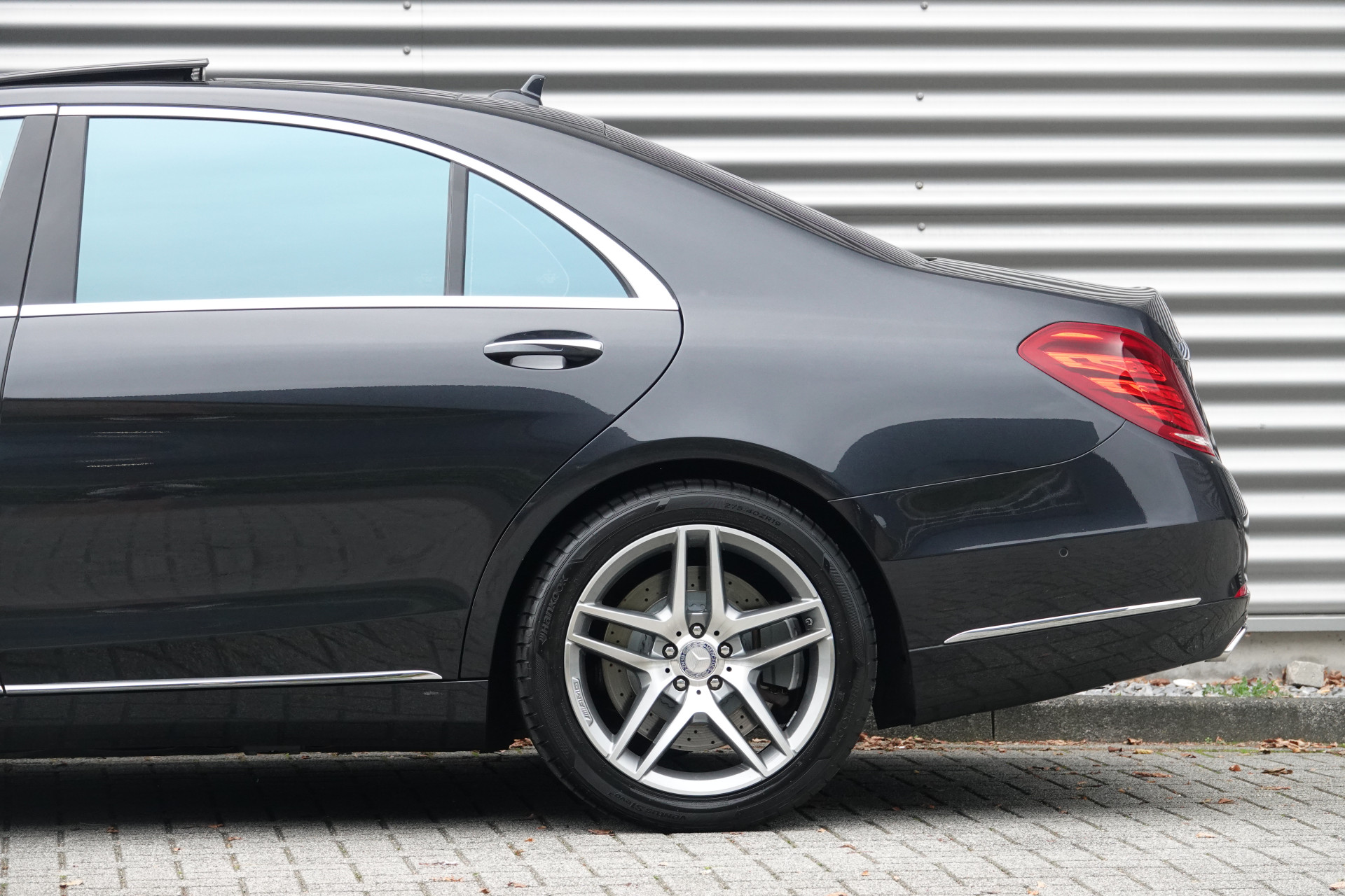 tweedehands Mercedes-Benz S-Klasse 500 Lang Edition 1 | Pano | Chauffeurspakket | NightVision | Burmester | Massage |  – beschikbaar bij Van de Velde Auto’s