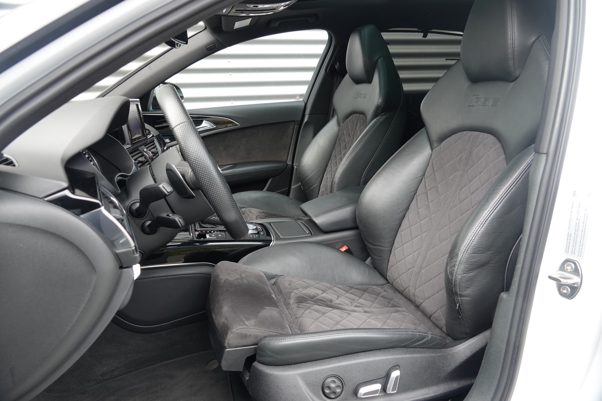 tweedehands Audi A6 Avant 4.0 TFSI RS 6 quattro Pro Line Plus | Pano | Bose | Akrapovic | Mat | Soft Close | Memory | ACC |  – beschikbaar bij Van de Velde Auto’s