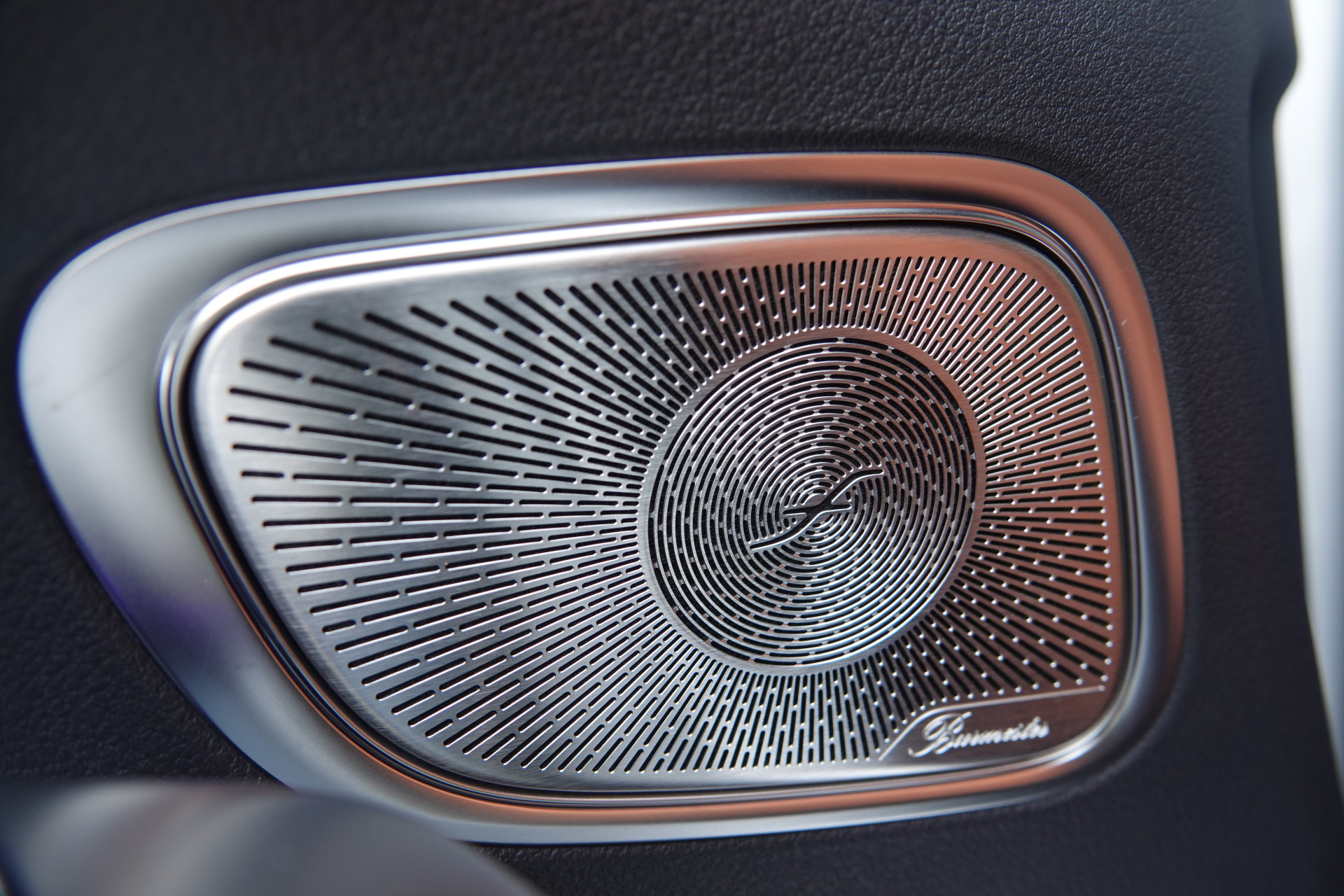 tweedehands Mercedes-Benz GLC 400e 4MATIC AMG Line | Pano | Achteras Sturing | Luchtvering | Burmester | Trekhaak | HUD |  – beschikbaar bij Van de Velde Auto’s