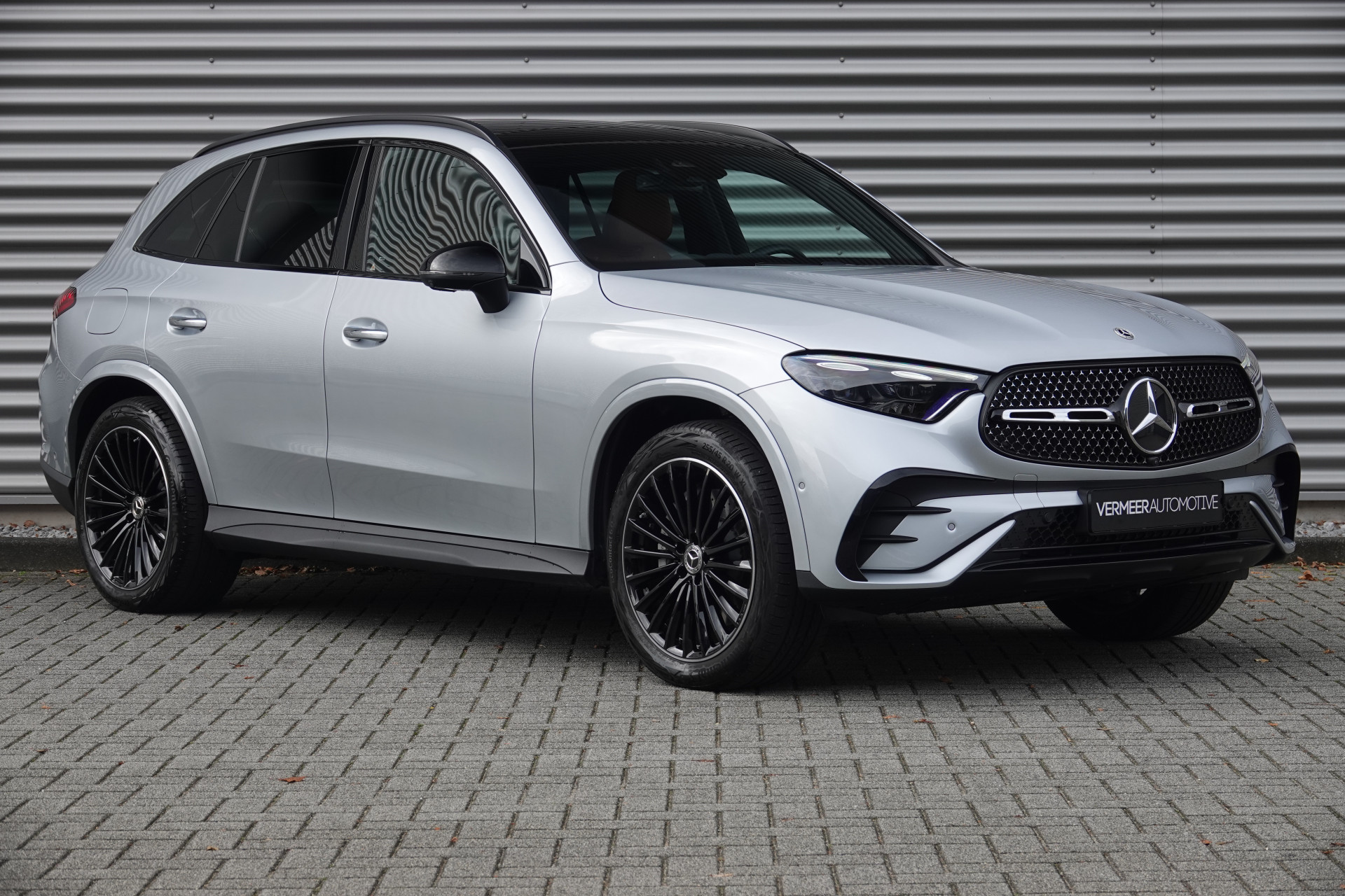 tweedehands Mercedes-Benz GLC 400e 4MATIC AMG Line | Pano | Achteras Sturing | Luchtvering | Burmester | Trekhaak | HUD |  – beschikbaar bij Van de Velde Auto’s