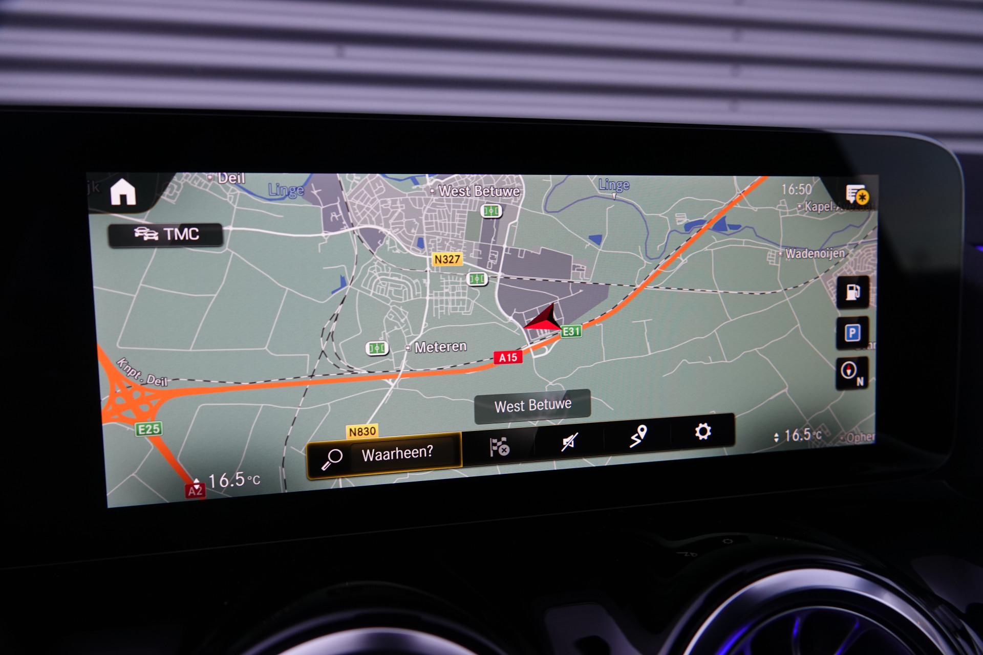 tweedehands Mercedes-Benz GLA 200 AMG Line Night Pakket | Trekhaak | Sfeerverlichting | Camera | BTW |  – beschikbaar bij Van de Velde Auto’s