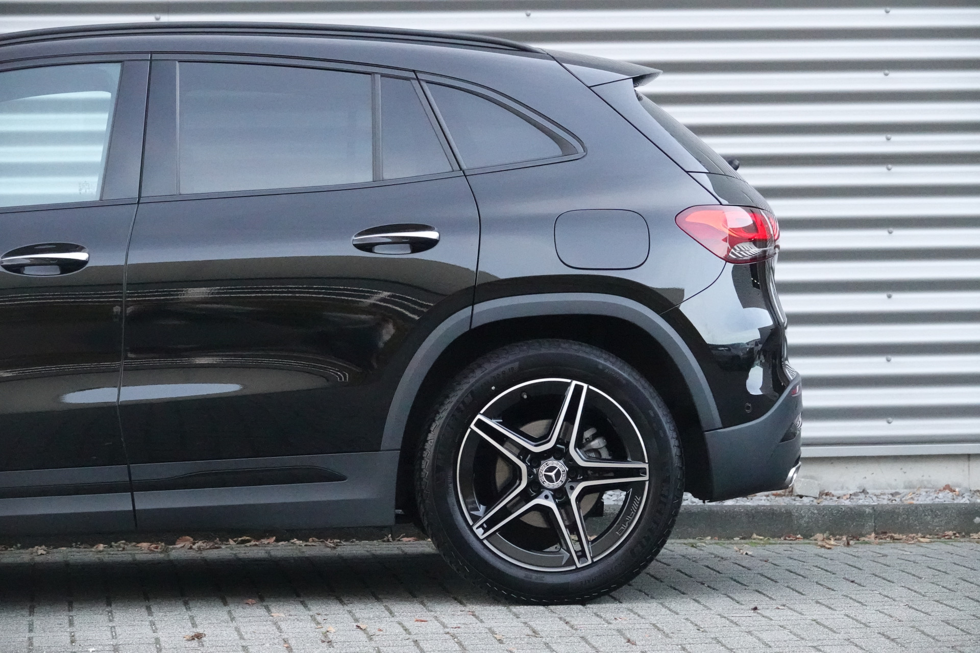 tweedehands Mercedes-Benz GLA 200 AMG Line Night Pakket | Trekhaak | Sfeerverlichting | Camera | BTW |  – beschikbaar bij Van de Velde Auto’s