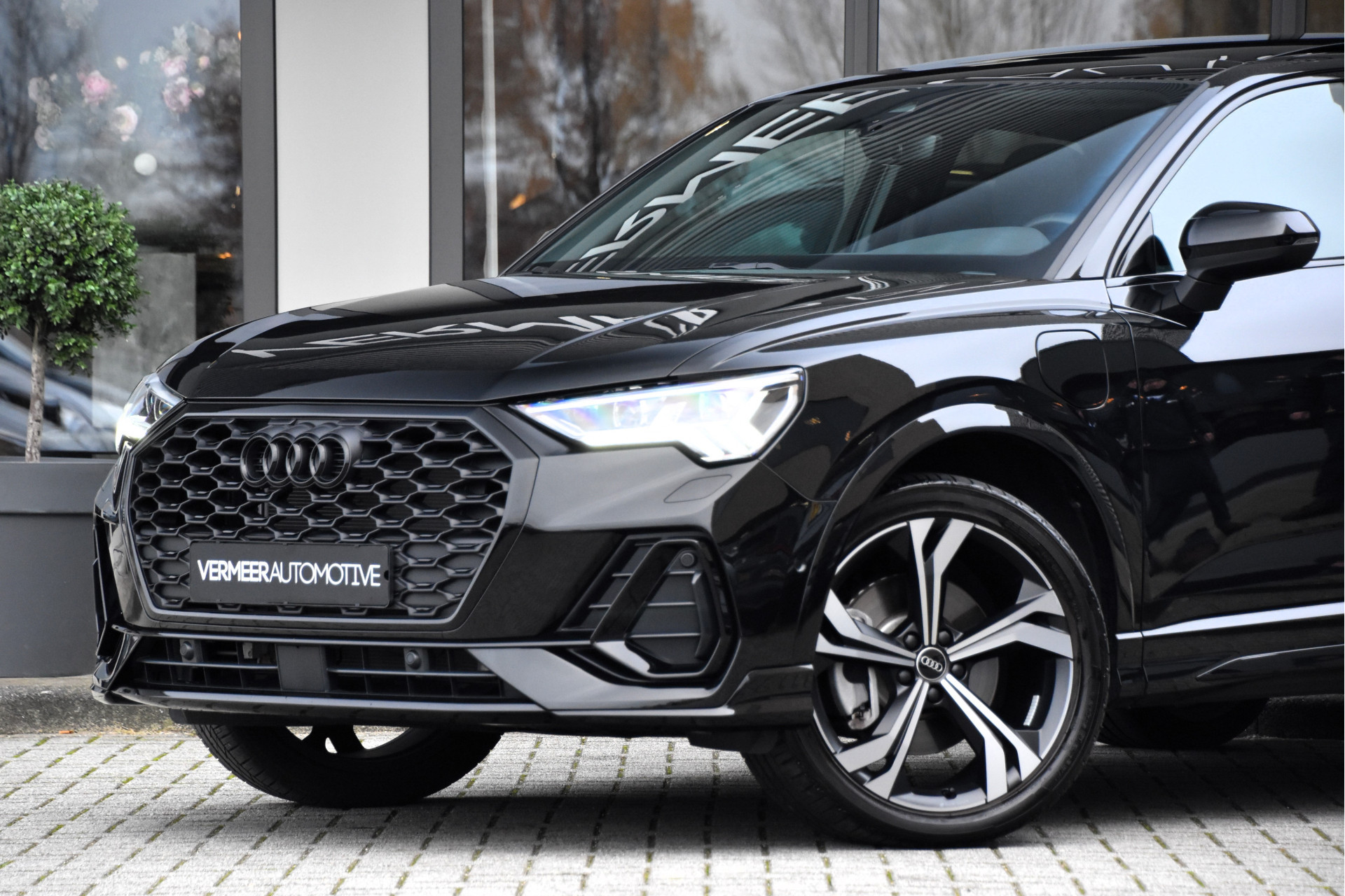 tweedehands Audi Q3 Sportback 45 TFSI e S edition | Panoramadak | Leder | Adapitve Cruise | Nieuwstaat ! |  – beschikbaar bij Van de Velde Auto’s