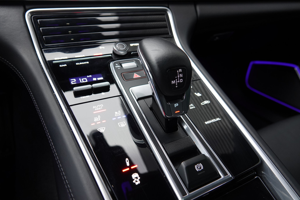 tweedehands Porsche Panamera Sport Turismo 2.9 4S E-Hybrid | Pano | Burmester | Schermen Achter | Achterasbesturing | Massage | Ventilatie | ACC | NP € 214.186 |  – beschikbaar bij Van de Velde Auto’s